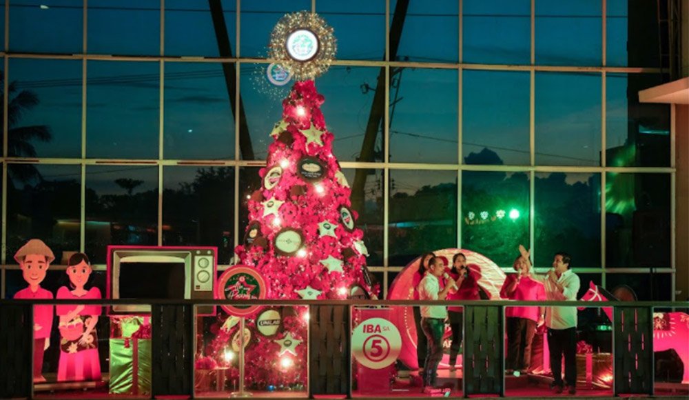 TV5 makes Christmas brighter - Christmas tree lighting ceremony - pink Christmas tree - Christmas lights - kapatids - Center point