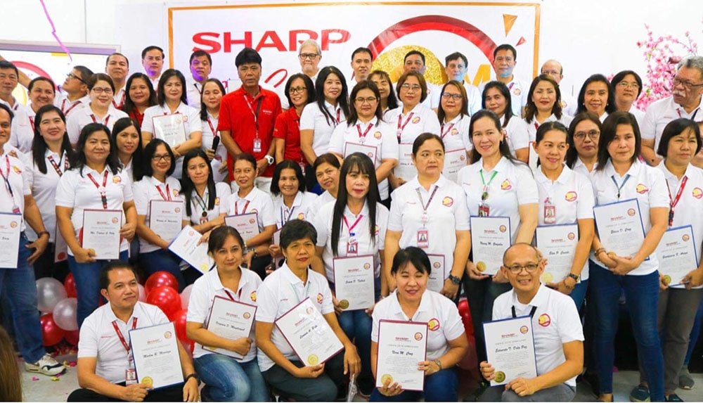 Sharp Philippines 40th Anniversary - Sharp Home appliances - Kazuo-Kito-President-with-Sharp-Employees