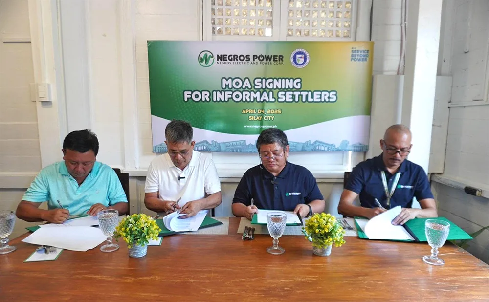 At the MOA signing, L-R: Silay City Councilor Mike Maravilla, Mayor Joedith Gallego, Negros Power President and CEO Roel Castro, and COO Engr. Bailey del Castillo.