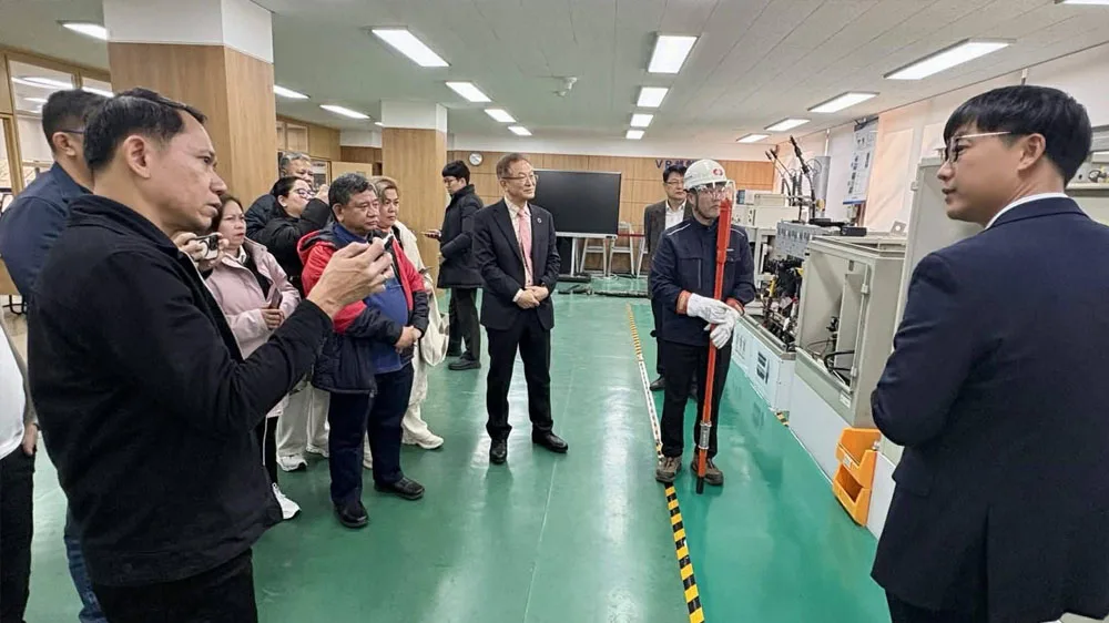 To further improve consumer services, Primelectric officers went to to Seoul to study Korea's power distribution system.