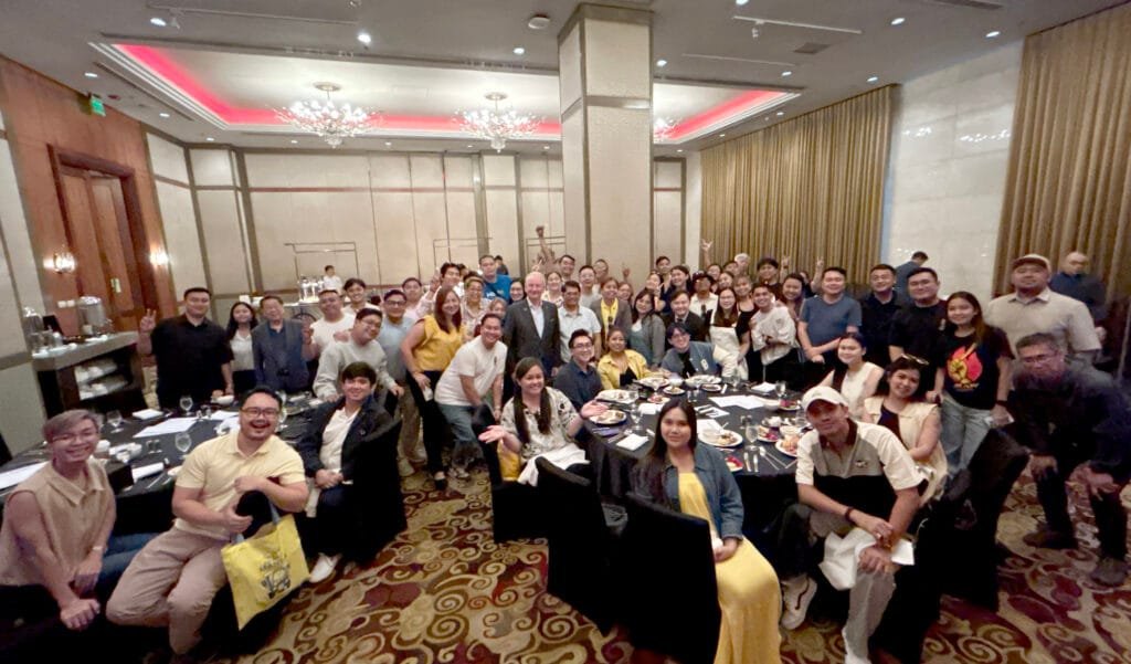 Marriott International – Philippines Area General Manager Bruce Winton and Charles Lim, president of SELRAHCO the
PR arm of Cebu Pacific for Luzon, Visayas and Mindanao, post for posterity with friends from the media from Metro
Manila, Luzon, Visayas and Mindanao during the special lunch held at the Garden Rooms of Manila Marriott Hotel in
cooperation with Cebu Pacific Air dubbed, “See you, Wonderful: The Philippine Media New Year Media Lunch Get-
together”. Also in photo are Manila Marriott Hotel Director of Marketing Communications Archie Nicasio, Manila Marriott
Brand Management and Digital Design Manager Jaron Nepomuceno and Sheraton Manila Hotel Digital and Social
Media Strategist Jolan Geyrozaga.