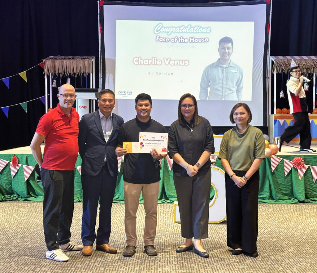 Park Inn by Radisson Bacolod proudly recognized its Employees of the Second Quarter, with the awarding led by General Manager Ramon Makilan, together with SM Hotels and Conventions Corp. Senior Vice President for Operations Cathy Nepomuceno and Vice President for Commercial Melissa Carlos.